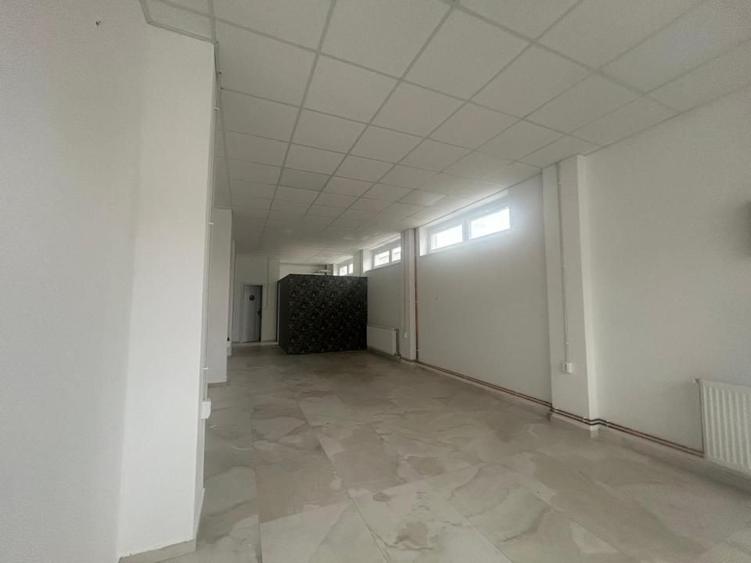 Spatiu comercial de inchiriat 120 mp - vitrina la strada - Selimbar, zona Brana
