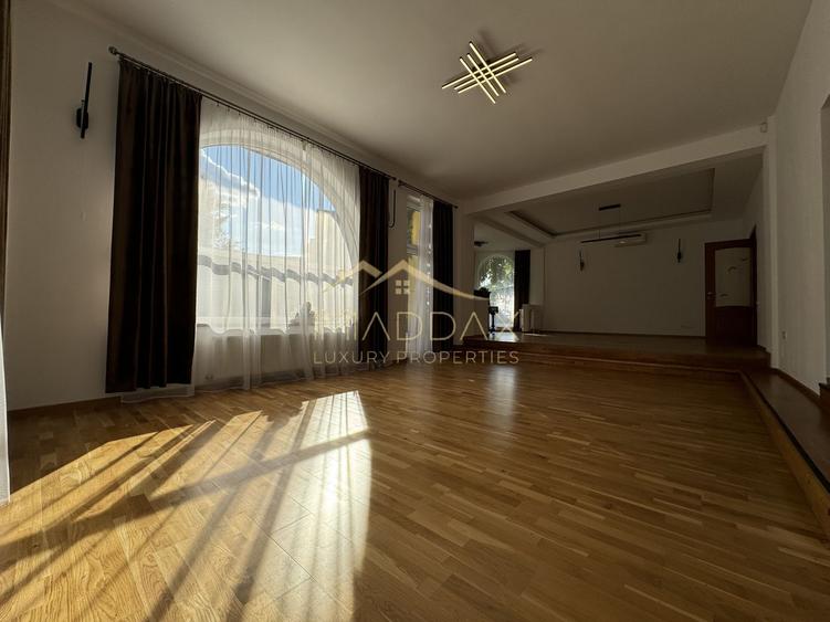 Vila Individuala 7 camere*Piscina*Teren 1000 mp / 8 parcari// Erou Iancu Nicolae