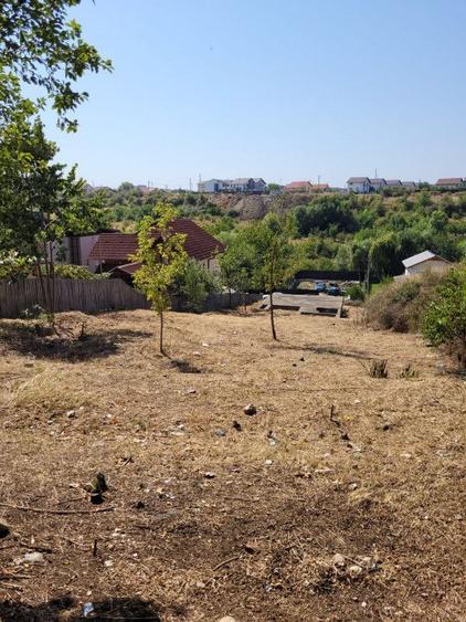 Teren intravilan Turcesti (Pitesti) - 1083 mp, demisol executat