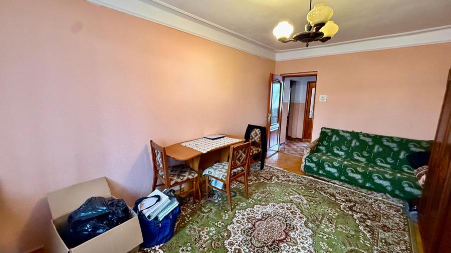 Apartament cu 3 camere decomandat in Alexandru cel Bun