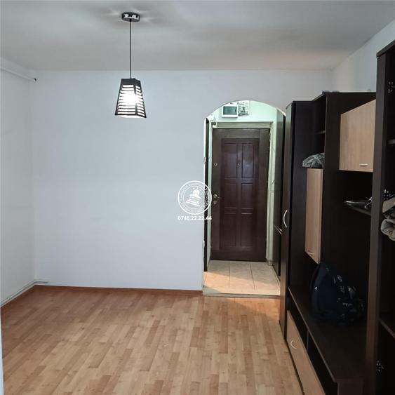 Garsoniera de vanzare in Galata etaj intermediar