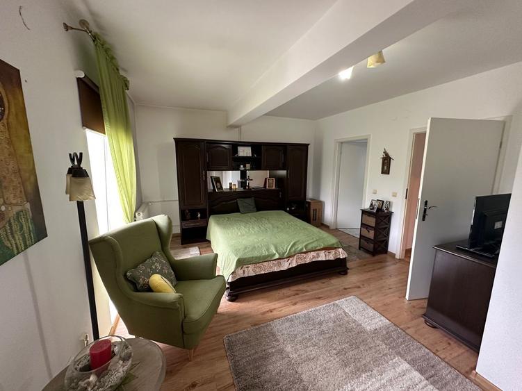 Casă / Vilă cu 5 camere zona Lunei
