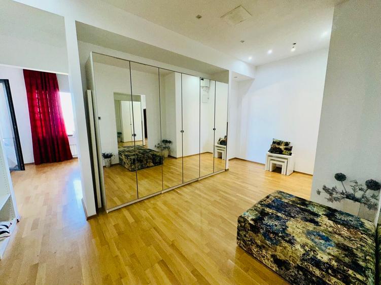 Aleea Privighetorilor- Penthouse 833 mp utili mobilat complet 3600 Euro + TVA