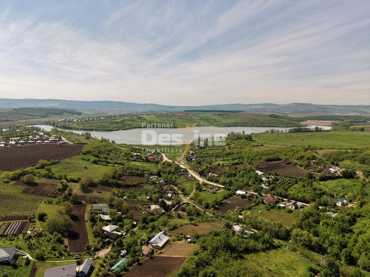 Teren compact intravilan 8000 mp vedere spre Lac, utilități