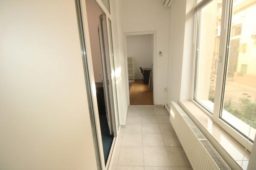 Inchiriere apartament 2 camere, vila, Romana