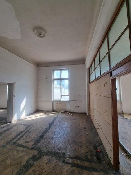 Casa lui Nicolae Dinischiotu - 60 camere - Imobil Istoric
