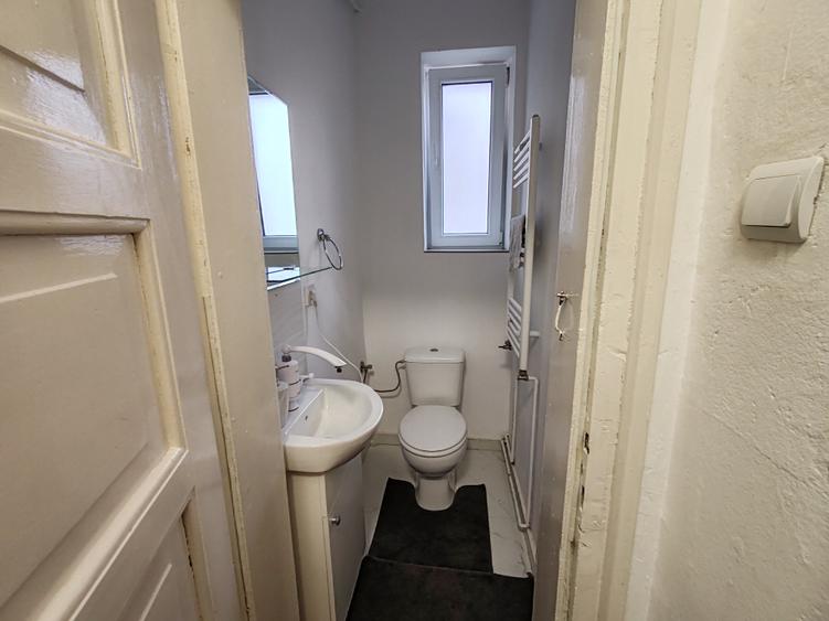Apartament 3 camere pozitie deosebita zona Colinei