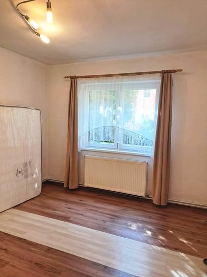 Apartament 2 camere la parter in Vasile Aaron