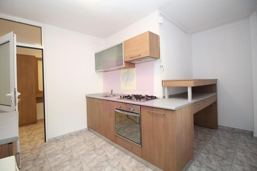 Apartament cu 3 camere de vânzare Decebal adiacent