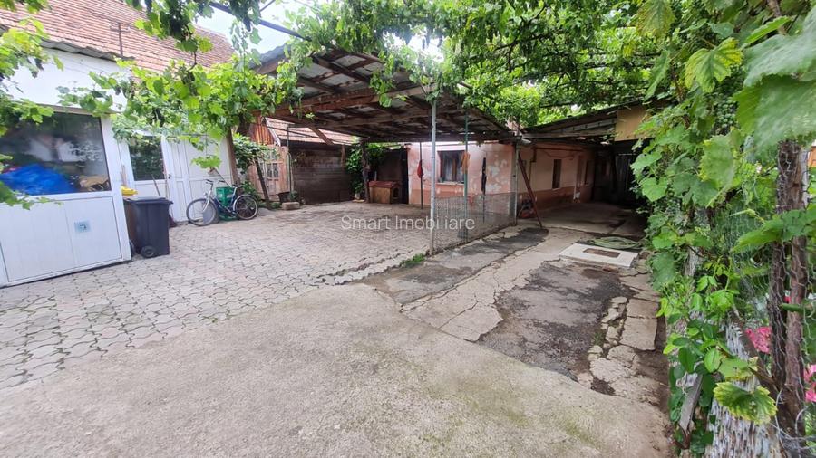 Casa formata din doua apartamente, cu curte de 450 mp, in zona Trei Stejari - 4