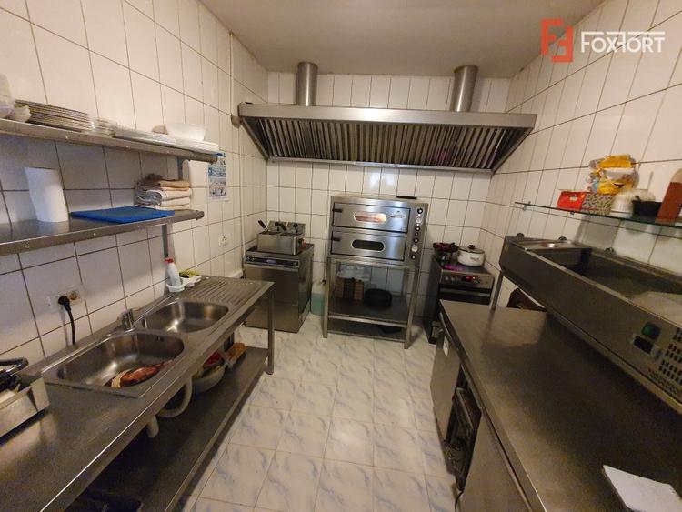 Spatiu comercial cu 4 incaperi de vanzare in Denta, zona Central