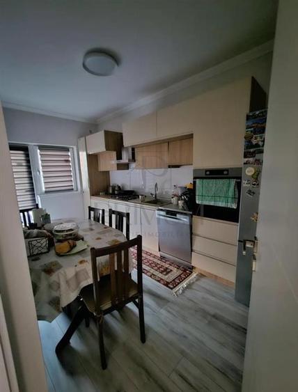 Duplex mobilat utilat - perete dublu - bucatarie inchisa