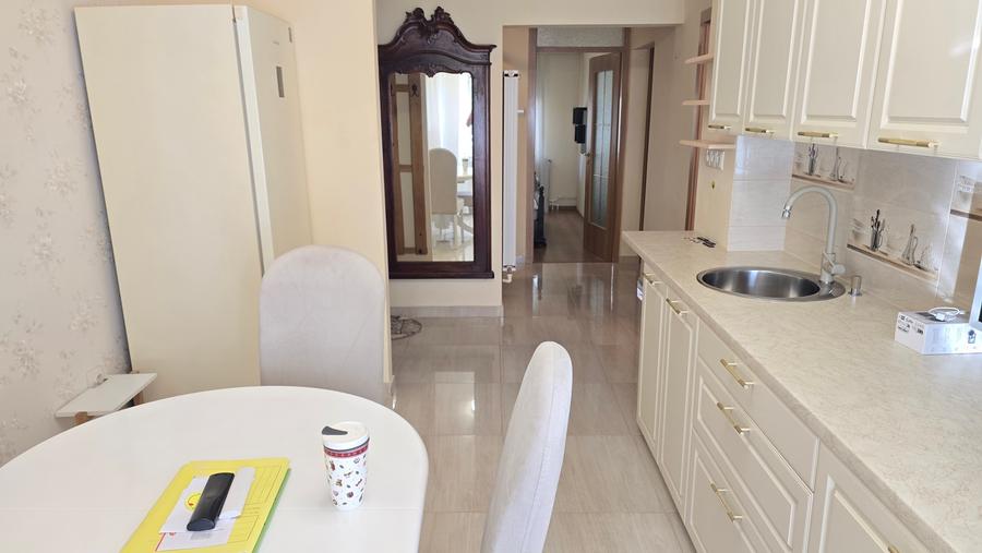 Inchiriez apartament 3 camere decomandat in Deva, zona I. Creanga, parter inalt,