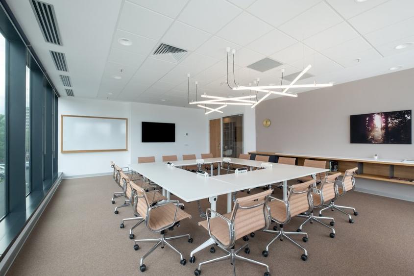 Spațiu de birou frumos proiectat pentru 5 persoană în Spaces Campus 6