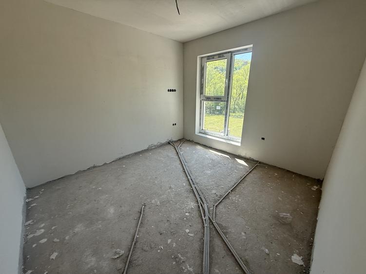 Casa duplex - 170 mp utili - 4 camere - 550 mp teren - zona Tautiului, Floresti!