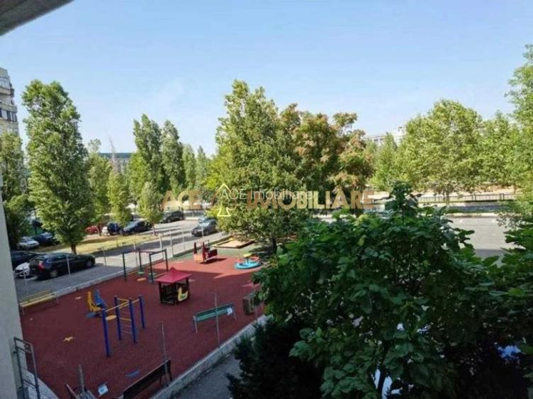 Spatiu Birou de inchiriat | 4 camere | Metrou | Unirii | Bloc |