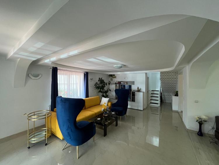 Casa impecabila P+1, 274 mp, cu 1128 mp teren si livada, zona Popoveni