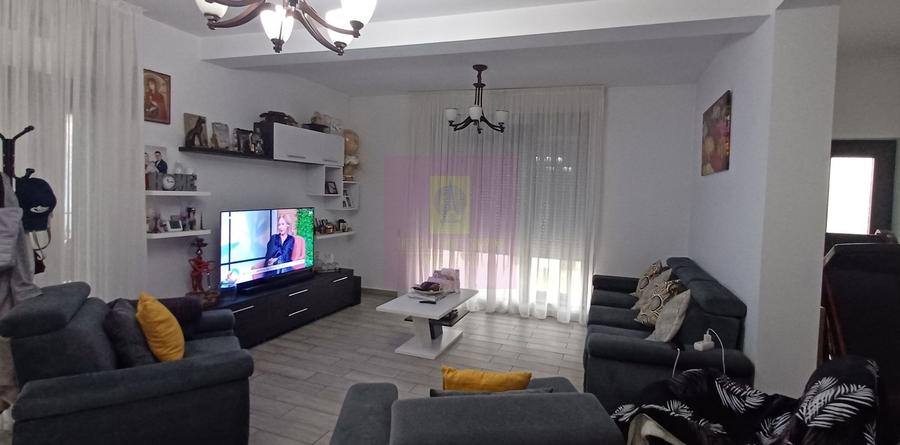 Săbăreni, casă P+1E, 137 mp utili, terasă, CT, pivniță, garaj, asfalt