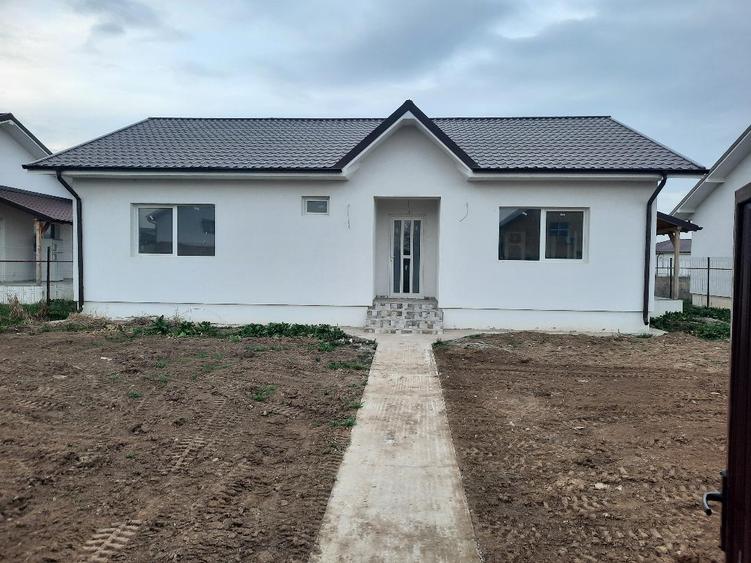 FARA COMISIOANE in COMPLEX DE CASE, casa cu 4 camere 2 bai PARTER +pod cu placa