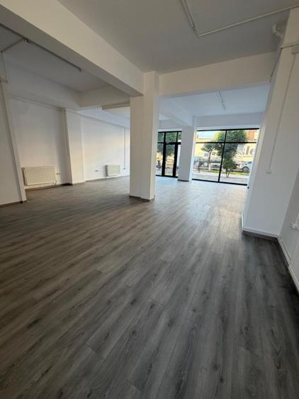 Spatiu comercial, 100 mp, zona centrala din Filiasi cu deschidere in Racoteanu