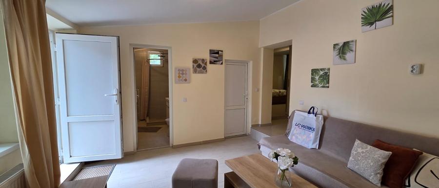 Apartament 3 camere, 15 Noiembrie, parter la casa, renovat, 80 mp, parcare!