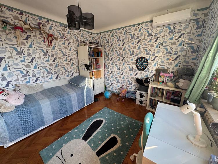 Vanzare apartament trei camere mobilat/utilat renovat Cotroceni metrou Opera