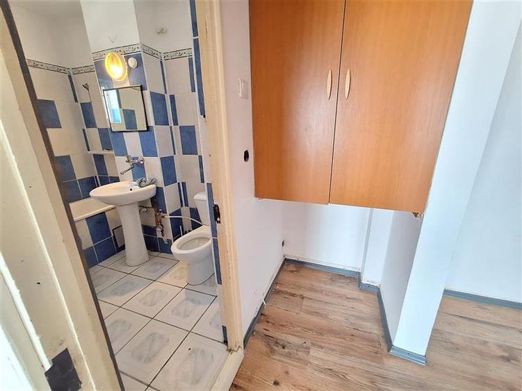 Apartament 2 camere semidecomandat, zona Mioritei