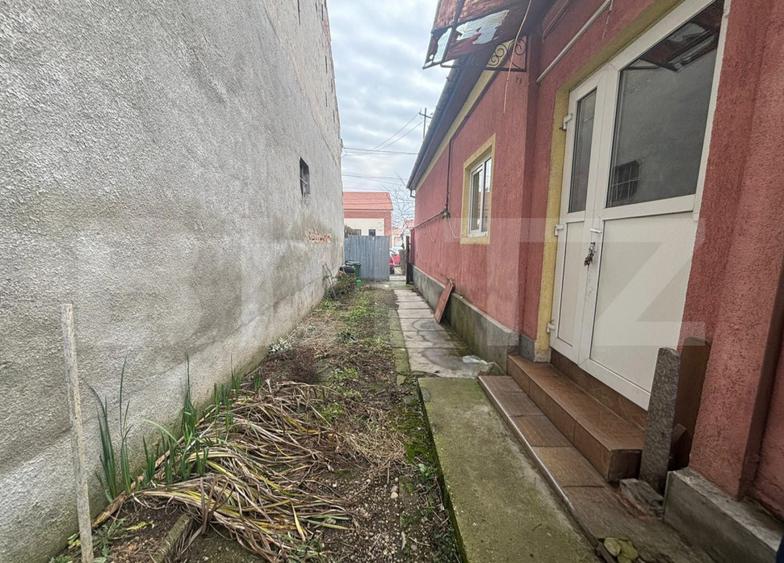 Casa de vanzare, 37 mp, teren 515 mp, zona Titulescu - Semicentral