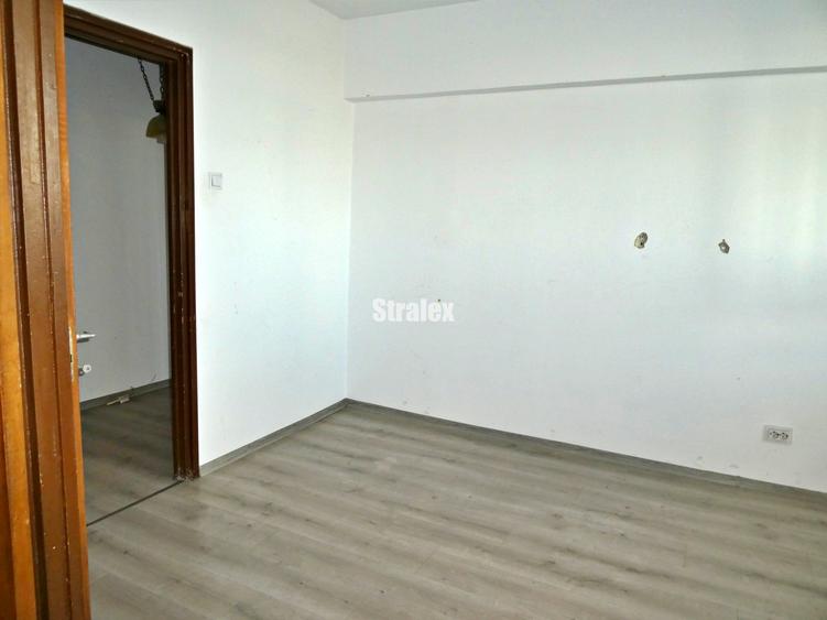 Apartament 3 camere bloc reabilitat aproape de metroul Raul Doamnei