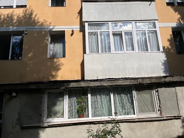 Vand ca spatiu comercial apartament 4 camere