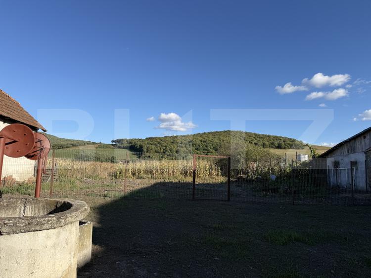 Casă tradițională cu teren intravilan generos de 2.530 mp în Ernei
