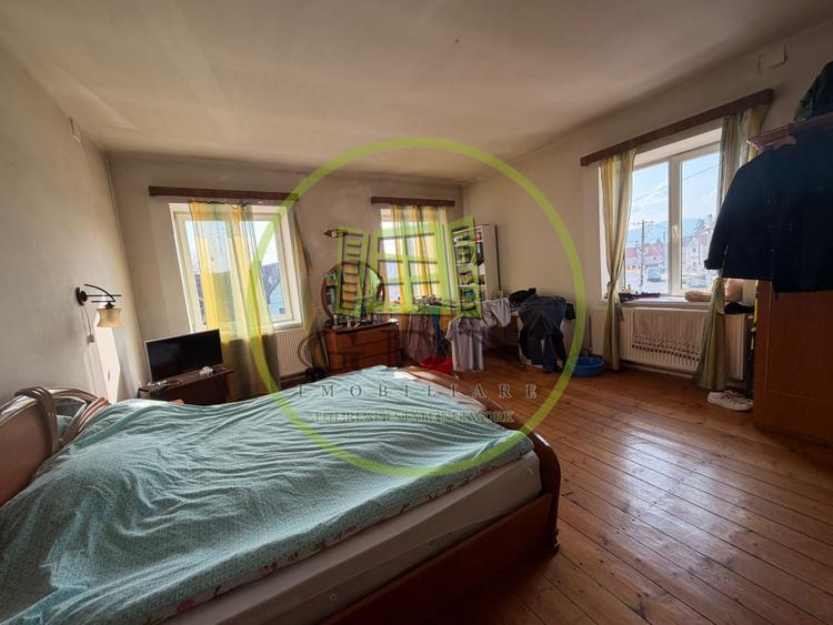 Casa 7 camere, 2 apartamente, 300 mp utili, 1248 mp teren, Cristian, Sibiu
