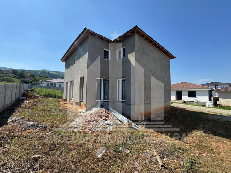 Casa individuala | Semifinisata | 150 mp | 354 mp teren | Micesti