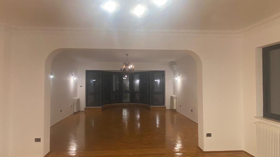 Cotroceni , Doctor Carol Davila, metrou Eroilor, piscina, constructie 2000!