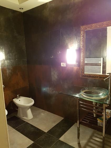 Vand apartament la casa 5 camere central Piata Catedralei