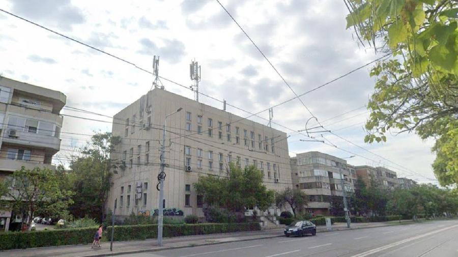 Cladire comerciala 1.493 mp + Teren 825 mp - Ploiesti