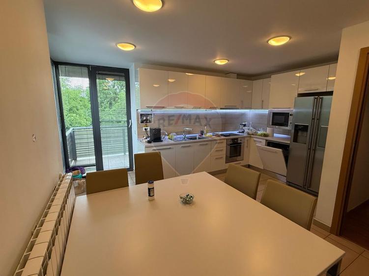 INCHIRIERE Apartament cu 3 camere in zona Primaverii