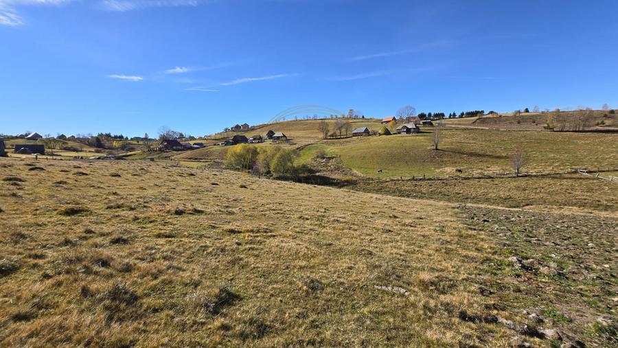 Teren extravilan, 4130mp, cu parau, la 500m de Primaria Marisel