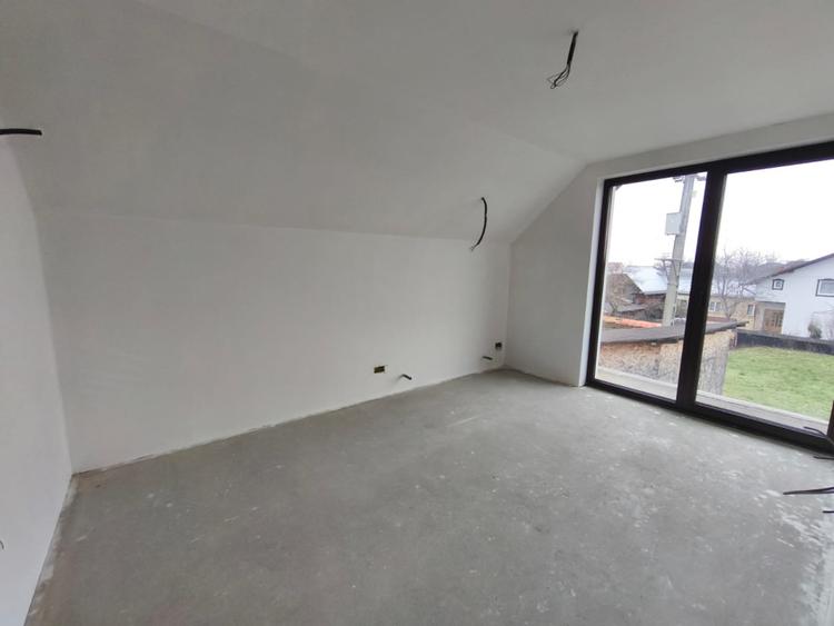 Casa semifinisata 260 mp, 800 mp teren, zona Marginea
