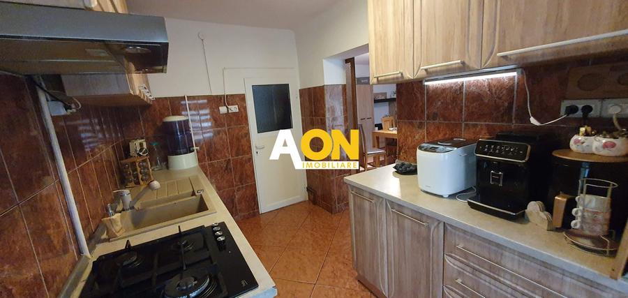 Casa cu 7 camere, 2 spatii comerciale, pretabila pt. birouri, Centru