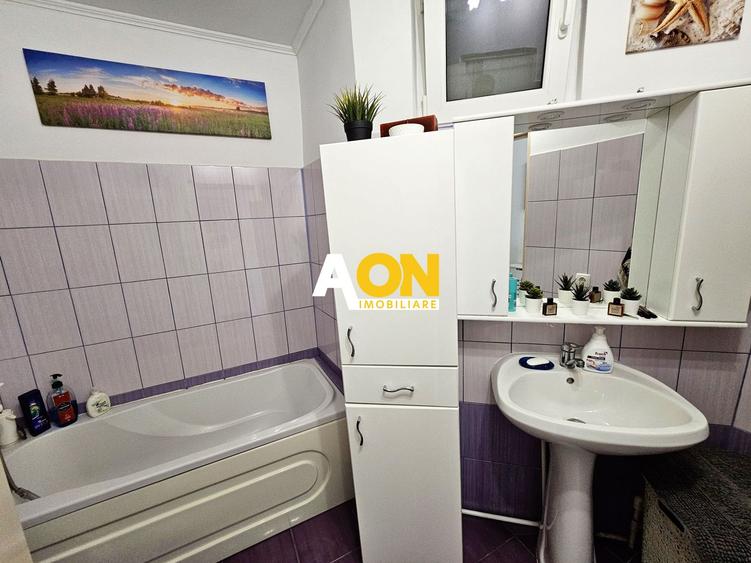 Casa 4 camere, 2 bai, 2 bucatarii, 1050 mp teren, zona Centru