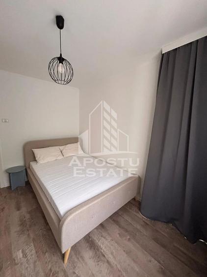 Apartament renovat cu 3 camere,2 bai,Aradului