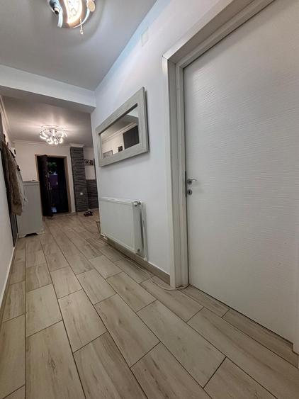 Vila de vanzare cu 2 apartamente individuale in Cartierul 23-metrou Republica