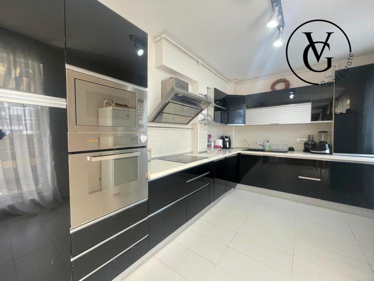 Apartament cu 5 camere si terasa spatioasa + 2 locuri de parcare