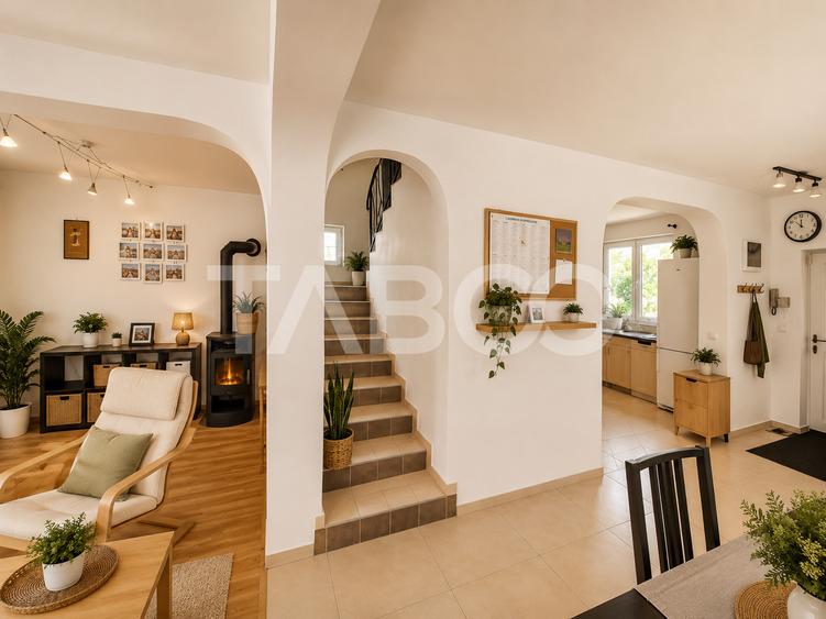 Casa individuala de vanzare - Sura Mica- 4 camere si 490 mp teren