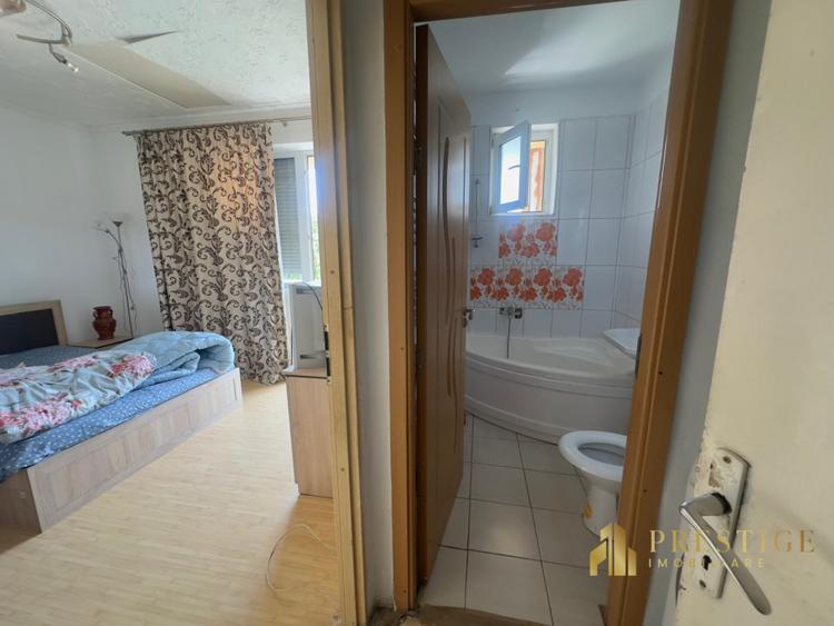 Apartament cu 3 camere de vanzare pe str.Selimbarului-Oradea