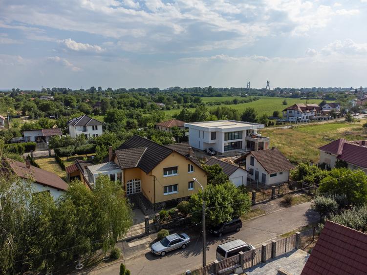 Casă 412 mp și teren de 1700 mp, zona Bercu Roșu – Pescăruș