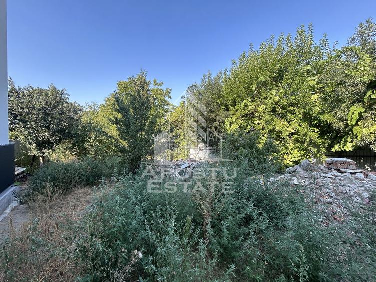 Teren intravilan 679 mp si casa demolabila, zona Crisan - 3