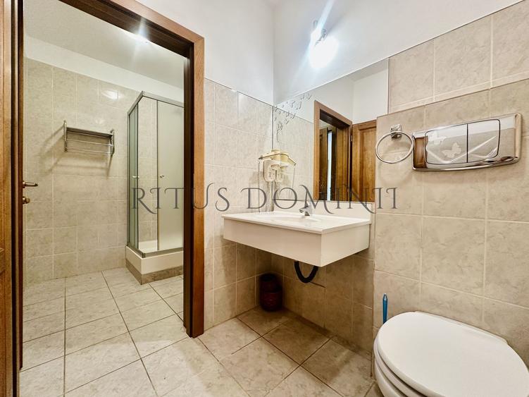 Casa de Închiriat Ultracentrala, 12 Camere, 10 Bai, 6 Parcari