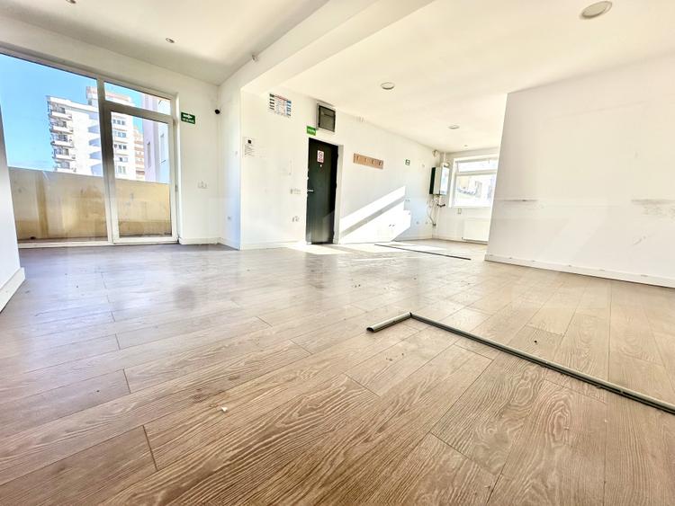 Spatiu comercial de vanzare 66 mp, etajul 2, zona Cetate